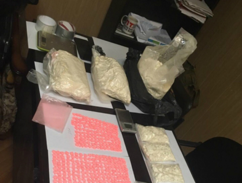 Ростовские полицейские задержали новгородца с «подарком» для местных наркоманов
