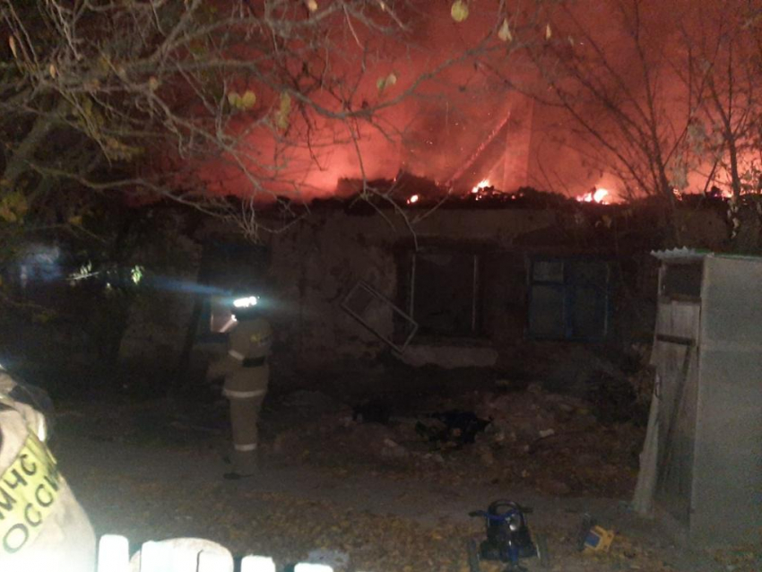 Трое малышей погибли при пожаре в частном доме в Ростовской области