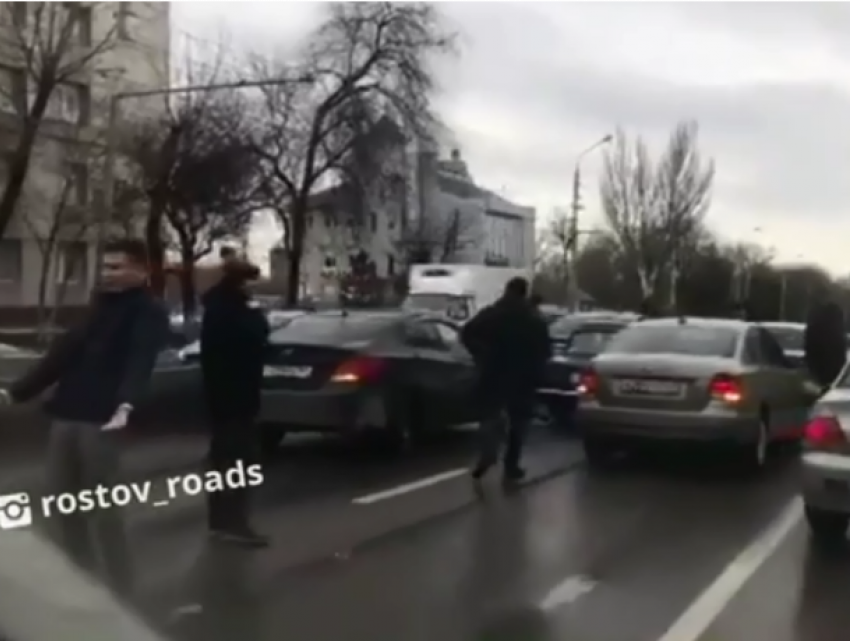 Машина с отказавшими тормозами сносила все на своем пути в Ростове 