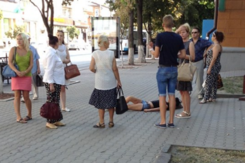 Соцсети: в центре Ростова нашли избитую девушку без сознания
