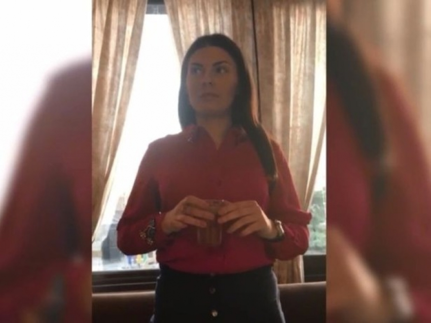 Сотрудница прокуратуры Ростова залпом выпила стакан и стала героиней соцсетей