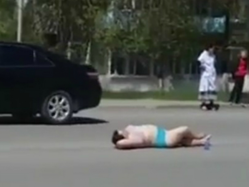 Девушка отдалась на улице - порно видео на поселокдемидов.рф