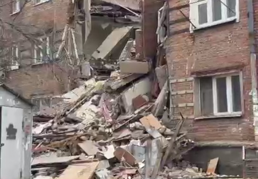 Обрушение подъезда в Ростове попало на видео
