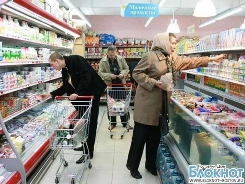В магазинах Ростова найдены опасные продукты, а заведения общепита имеют низкий уровень обслуживания