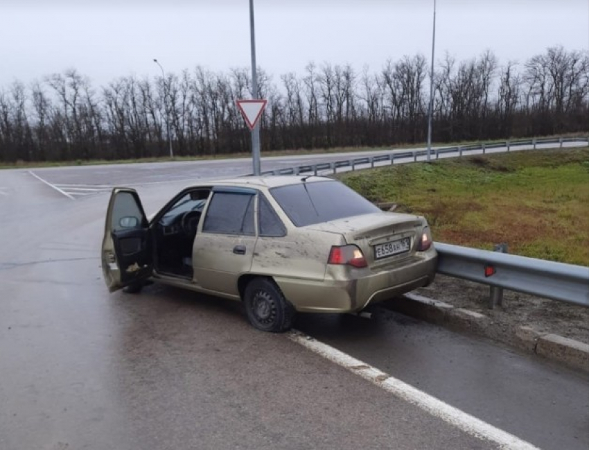 Серийным угонщиком автомобилей оказался 15-летний подросток из Ростовской области