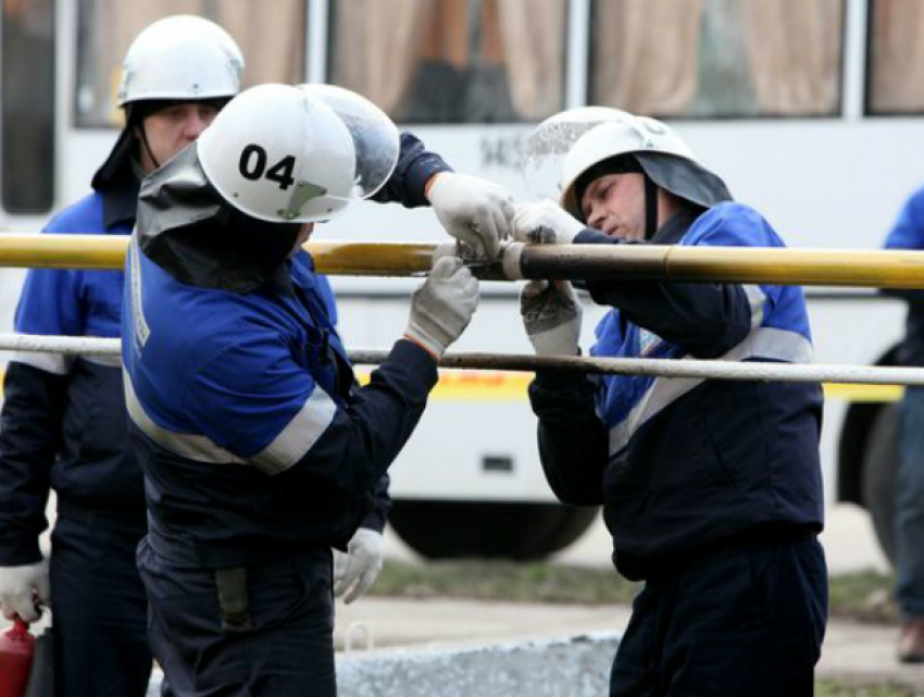 Автомобиль на скорости снес газопровод в Северном жилом массиве Ростова