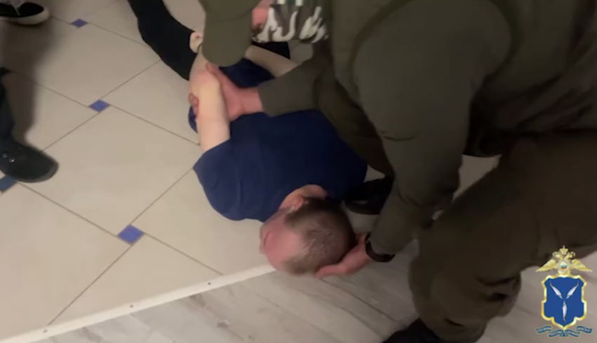 За участие в мошеннической ОПГ в Саратове задержан 19-летний ростовчанин