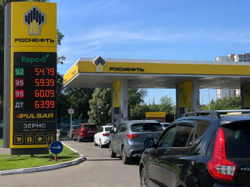 Жители Ростова жалуются на ложное табло АЗС о наличии бензина  