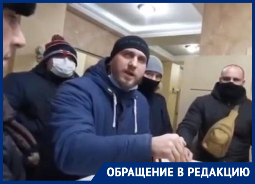 «В дом ворвались неизвестные»: жильцы элитной многоэтажки в Ростове пожаловались на беспредел управляющей компании