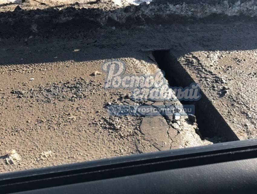 Сквозная дыра на мосту по улице Малиновского ужаснула жителей Ростова