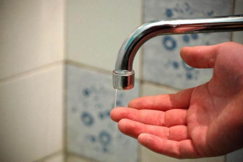 В среду на нескольких улицах Ростова отключат воду