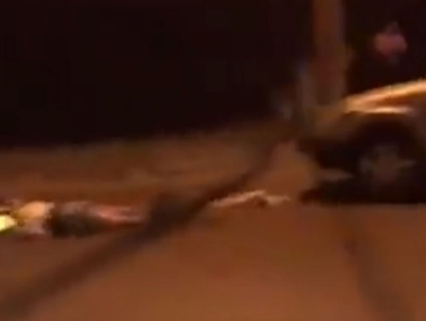 Жуткие кадры: погибший под колесами автомобиля на «зебре» мужчина попал на видео в Ростове