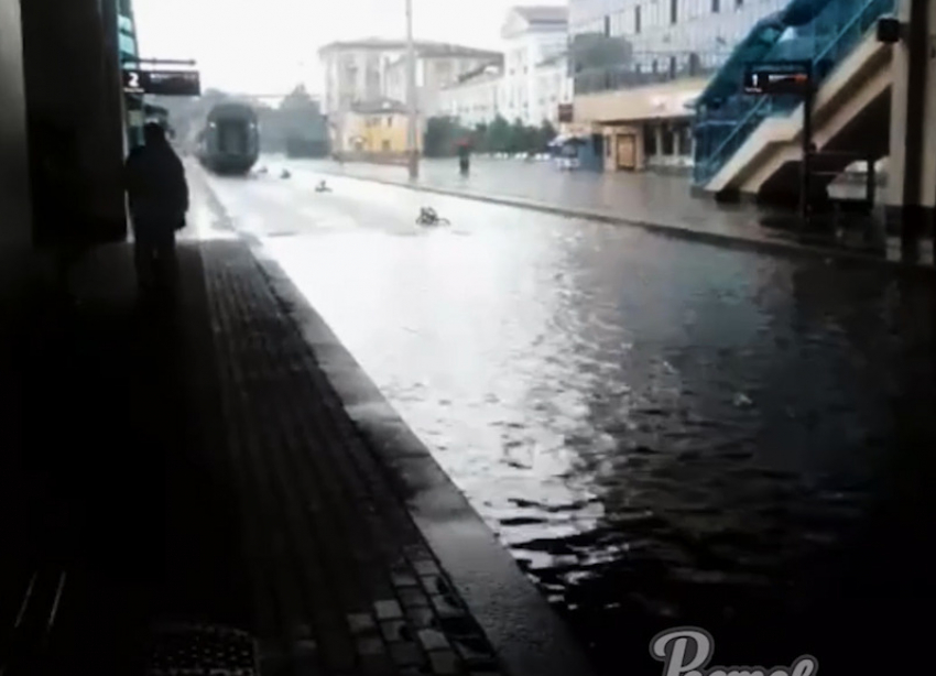 В Ростове затопило главный жд вокзал