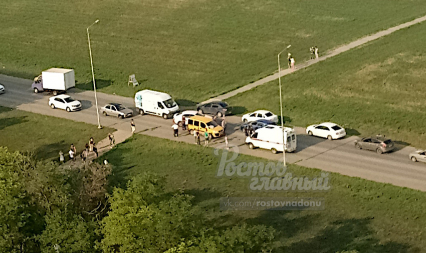 В Ростове на Вавилова иномарка сбила женщину с внучкой