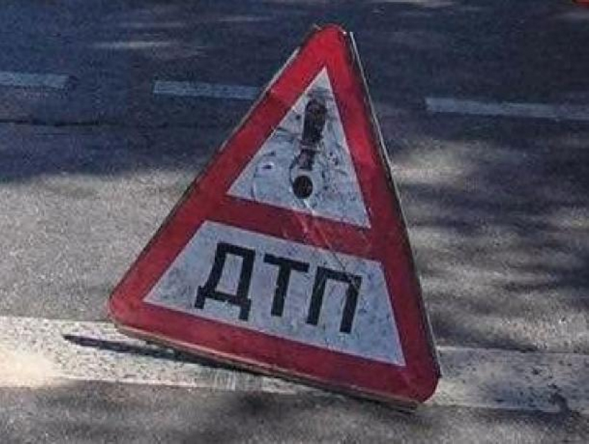 Пассажир маршрутки пострадал в ДТП на трассе под Ростовом