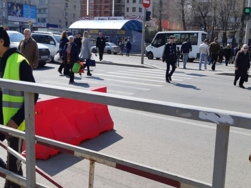 Настоящую вакханалию развели дорожники на Северном рынке Ростова 
