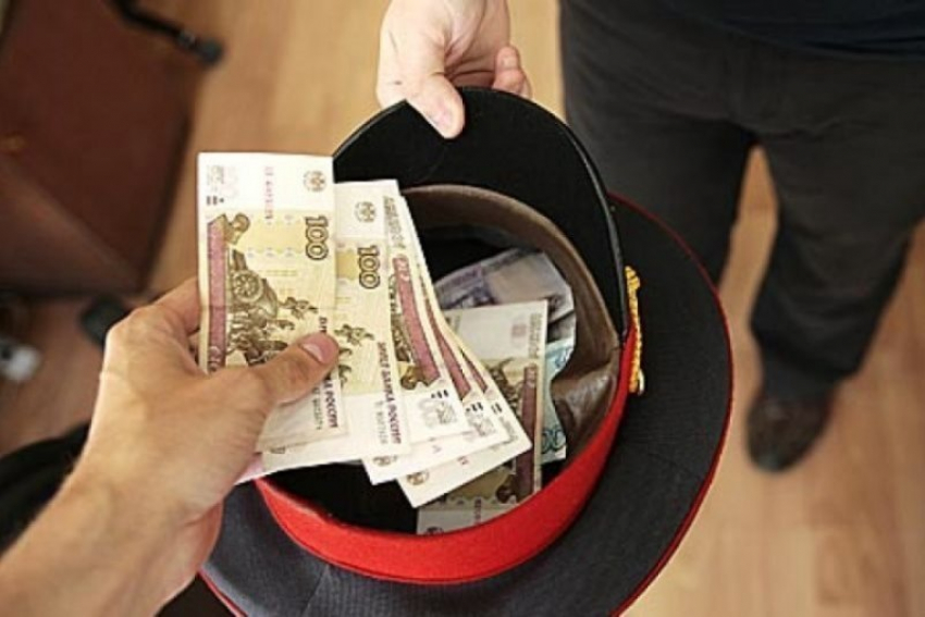 В Ростовской области водитель КАМАЗа заплатит 100 тысяч за предложенную взятку полицейскому 