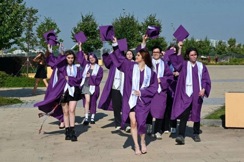 Как поступить в вуз без стресса и выйти не только с дипломом, но и с карьерой