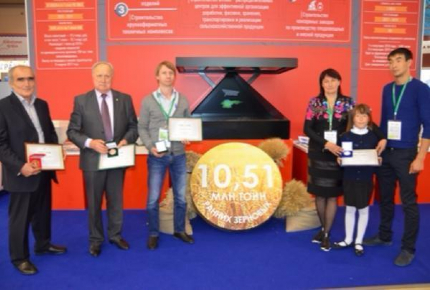 Министр сельского хозяйства России наградил донских фермеров на выставке «Золотая осень»
