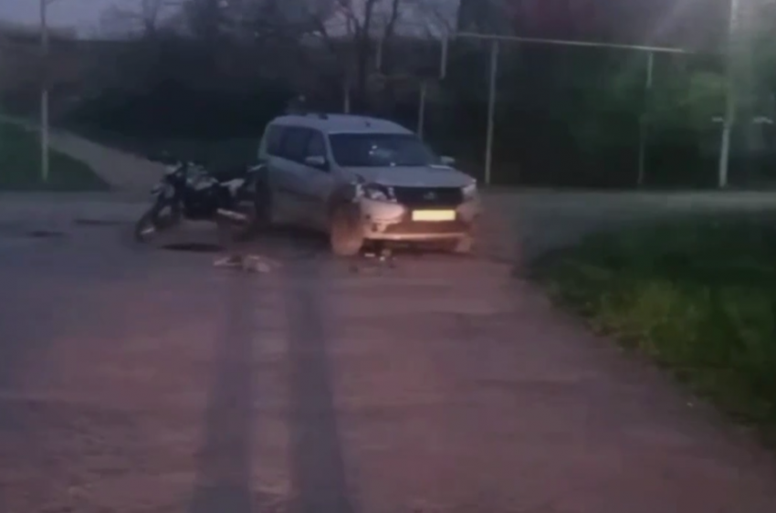 Под Ростовом в ДТП пострадал 16-летний водитель питбайка