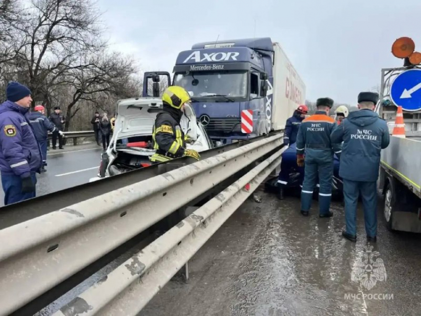 Сотня спасателей выезжала на происшествия за сутки в Ростовской области
