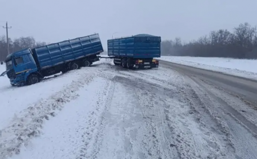 Смертельное ДТП на трассе в Ростовской области унесло две жизни  