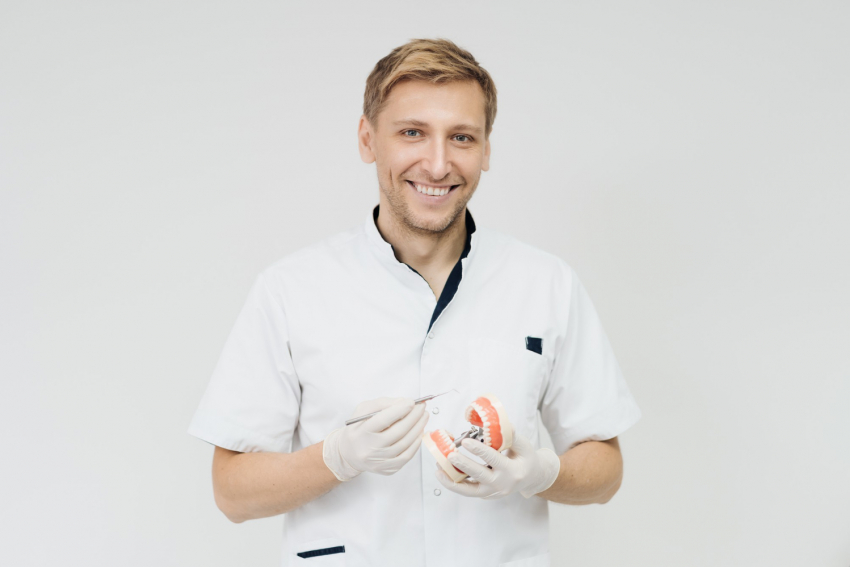 Стоматолога-ортодонта с зарплатой от 120 тысяч рублей ищет клиника в Ростове