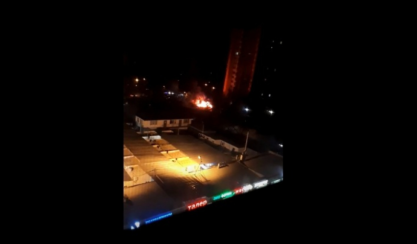 В Ростове на Зорге за ночь сгорели пять машин
