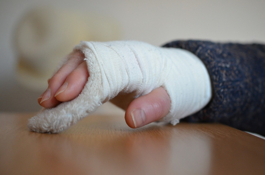 Росздравнадзор: в Ростовской области ребенку ампутировали руку из-за ошибки врачей