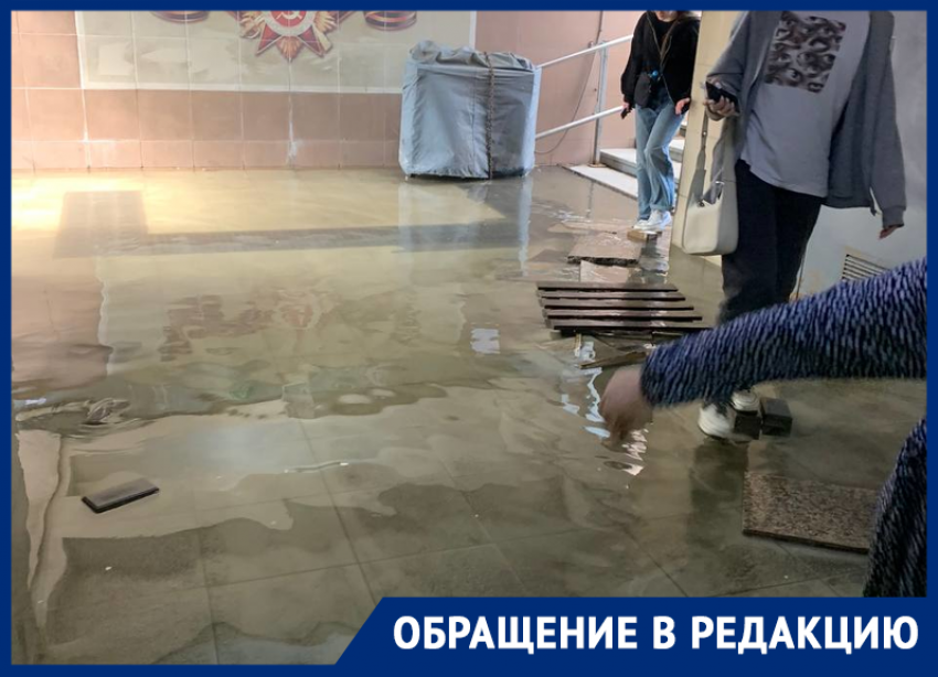 В Ростове затопило подземный переход на Шолохова