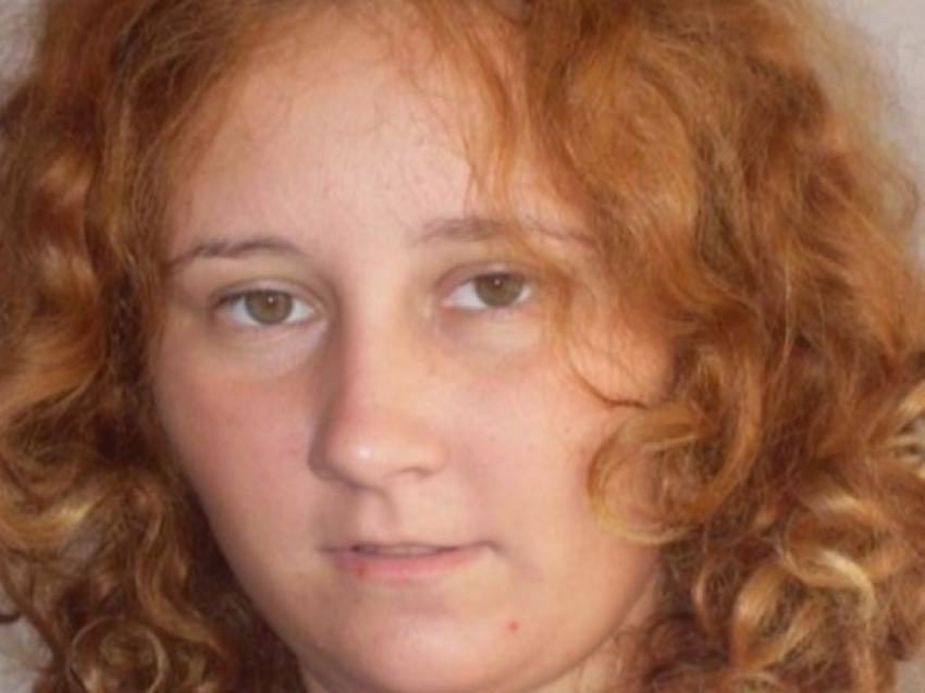 28-летнюю рыжую девушку с выбитым зубом разыскивают в Ростовской области 