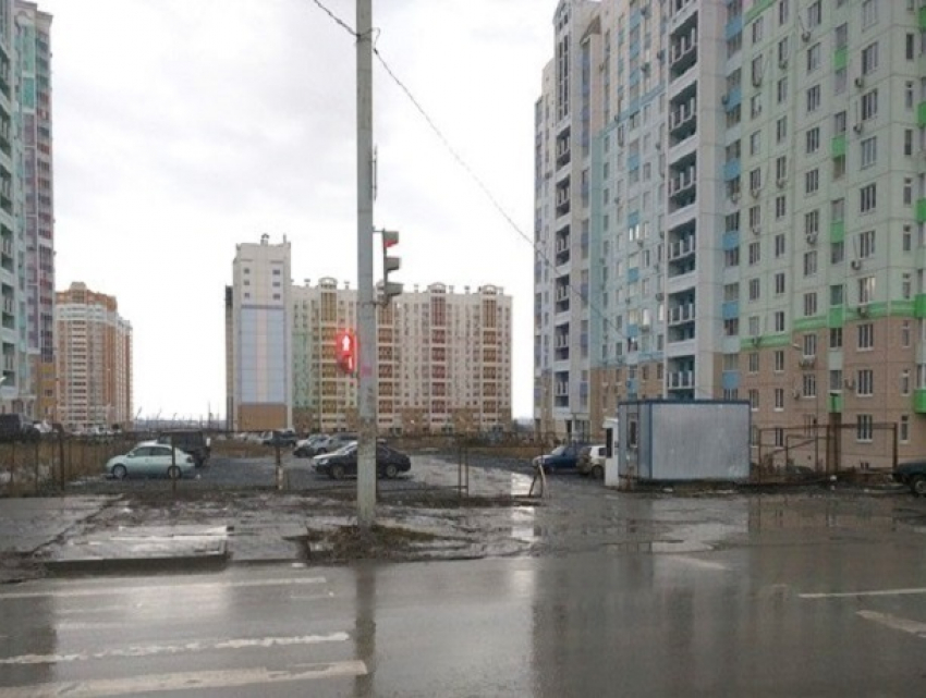 Жителей Ростова возмутило хитрое появление платной парковки с собирающим дань «гражданином СССР"