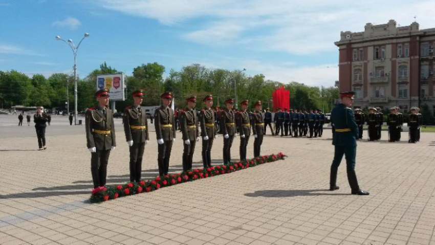 В Ростове возложили Гирлянду памяти