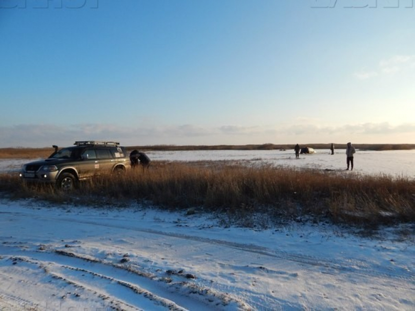 В Ростовской области автомобиль провалился под лед