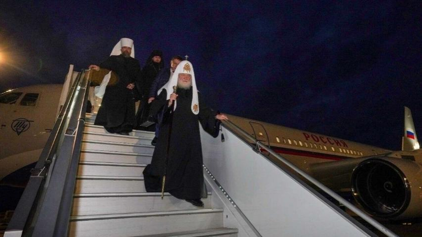 Есть исключения: Патриарха Кирилла встретили в закрытом для всех аэропорту «Платов»