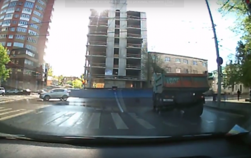 Водитель «аварийной» Водоканала   «потихоньку» проехал на «красный» 