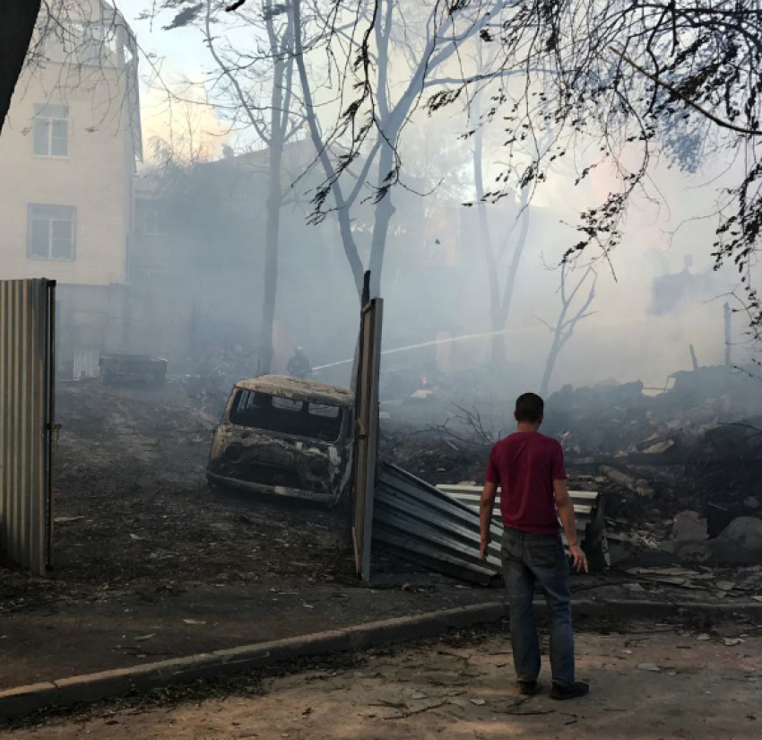 Девять человек пострадали в жутком пожаре в центре Ростова