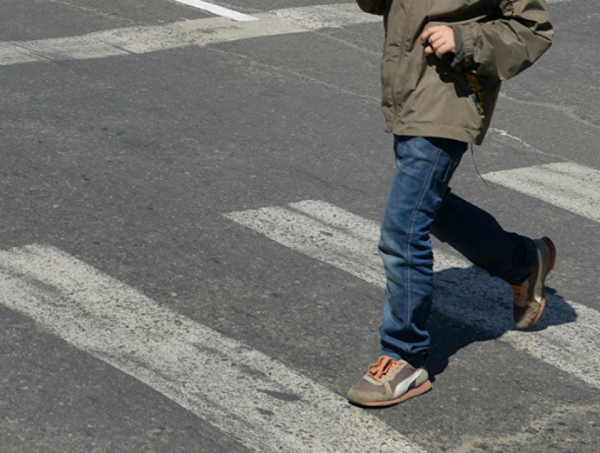 Жестоко перекинул через капот 4-летнего ребенка забывший остановиться не «зебре» Ford в Ростовской области