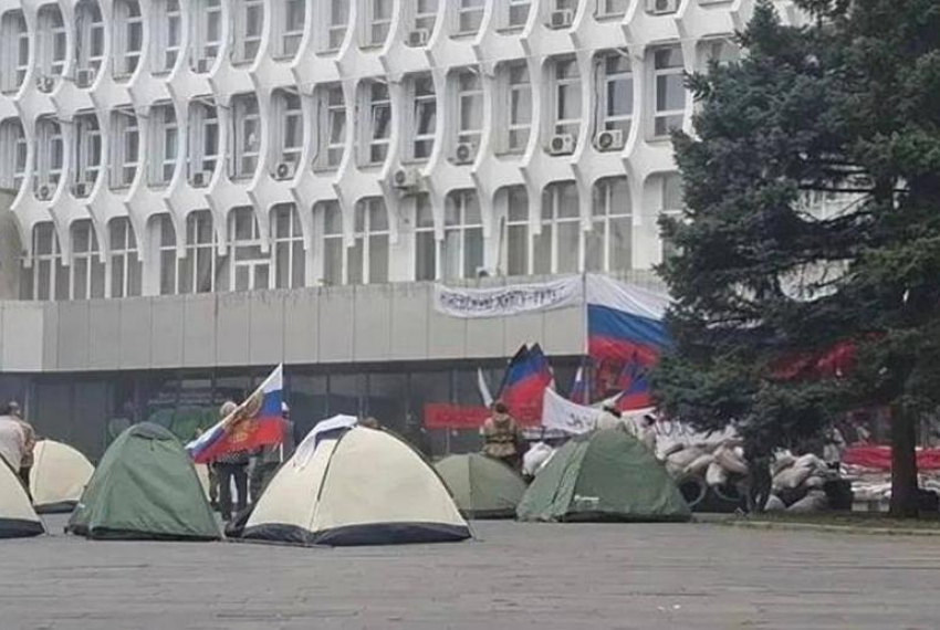 В центре Ростова разбили палаточный лагерь для съёмок фильма о событиях на Донбассе