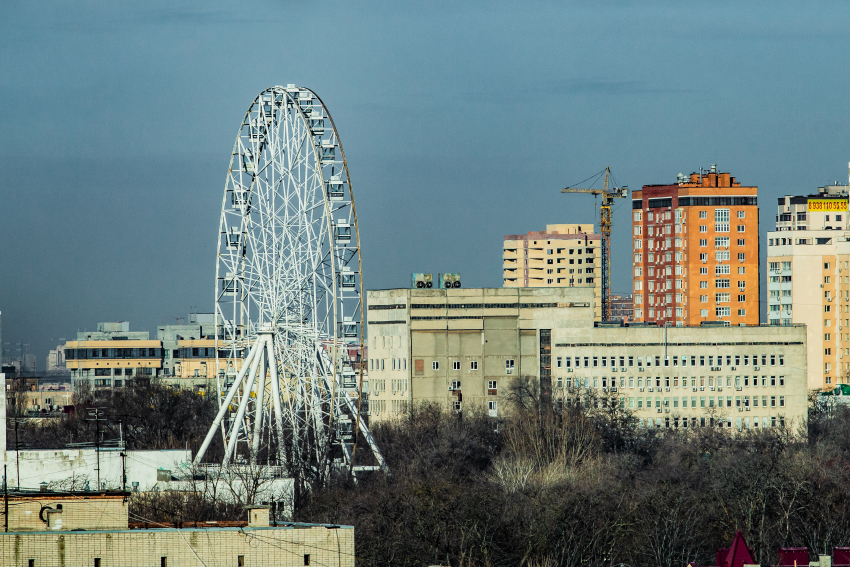 Власти Ростова проверят все, что может упасть при ветре 