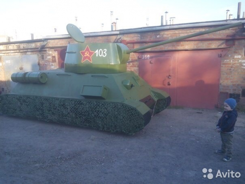 "Шестерку", переделанную под танк, продают за 130 тыс. руб. в Таганроге