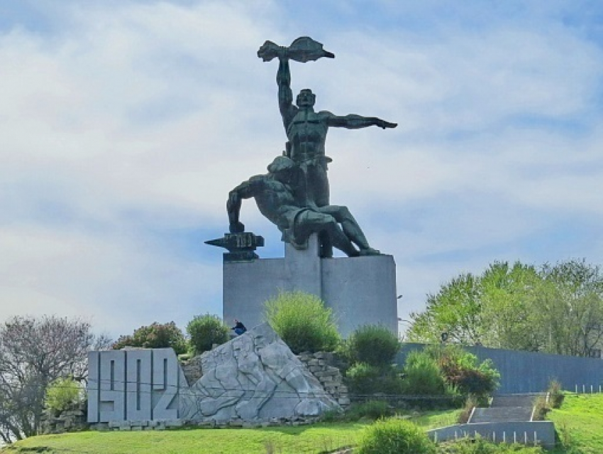 У памятника «Стачке 1902 года» появится подсветка