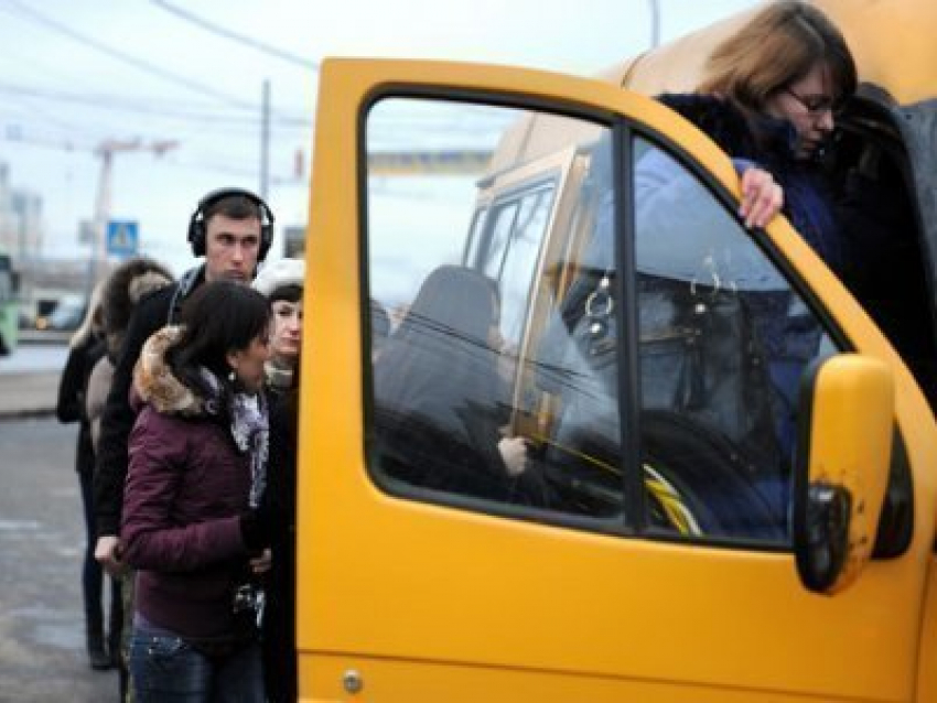 Незапланированную экскурсию по городу устроил пассажирам водитель маршрутки «Ростов-Шахты» 