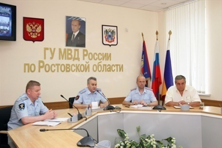 Полиция наградила двоих ростовчан за помощь в поимке грабителя