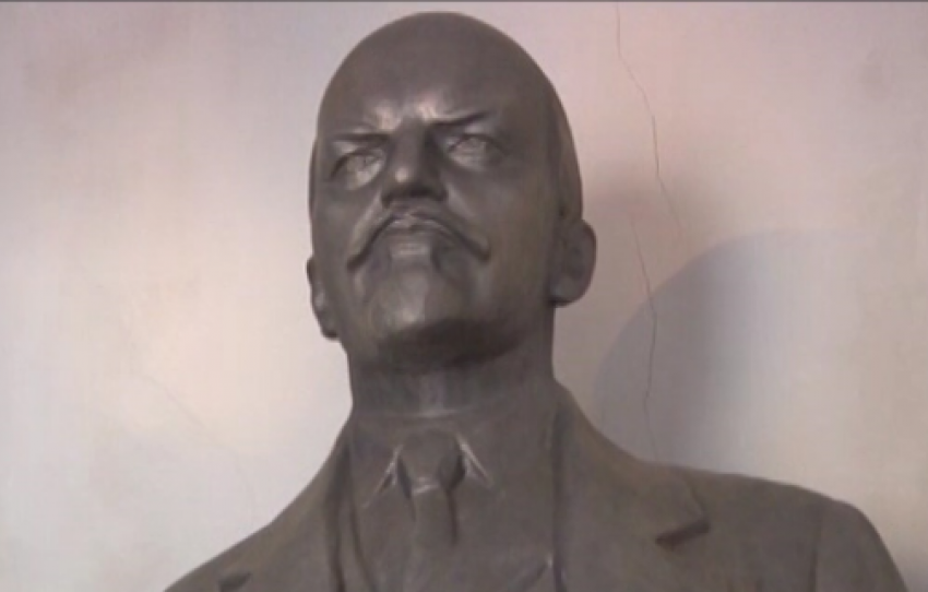 Из гаража жителя Ростовской области украли двухметровый памятник Ленину