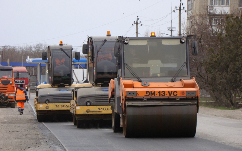 В Усть-Донецком районе отремонтируют 21 дорогу 