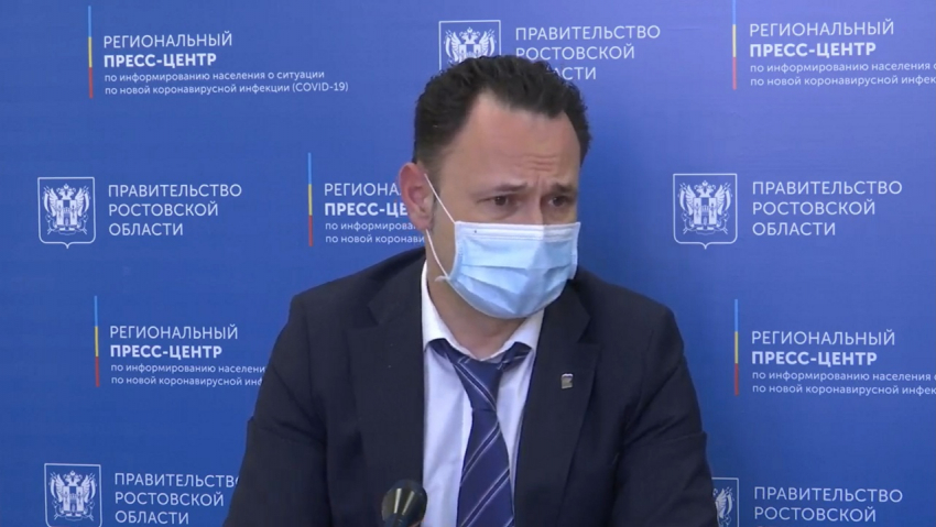 Ростовчан обвинили в создании очередей у центров выдачи пропусков
