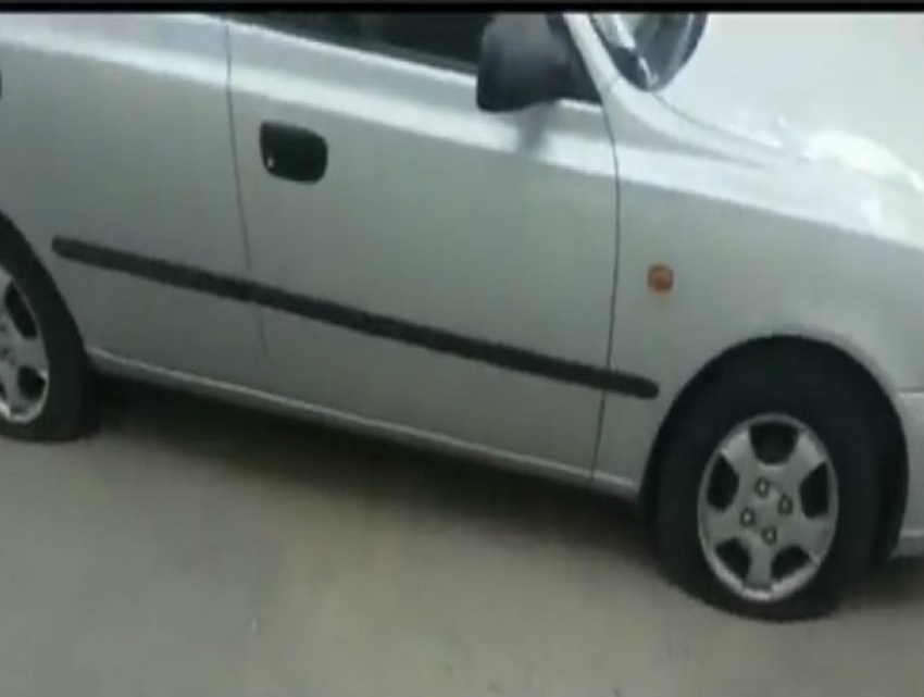 Ночного проказника, порезавшего ножом колеса на автомобилях, мечтают четвертовать жители Ростова