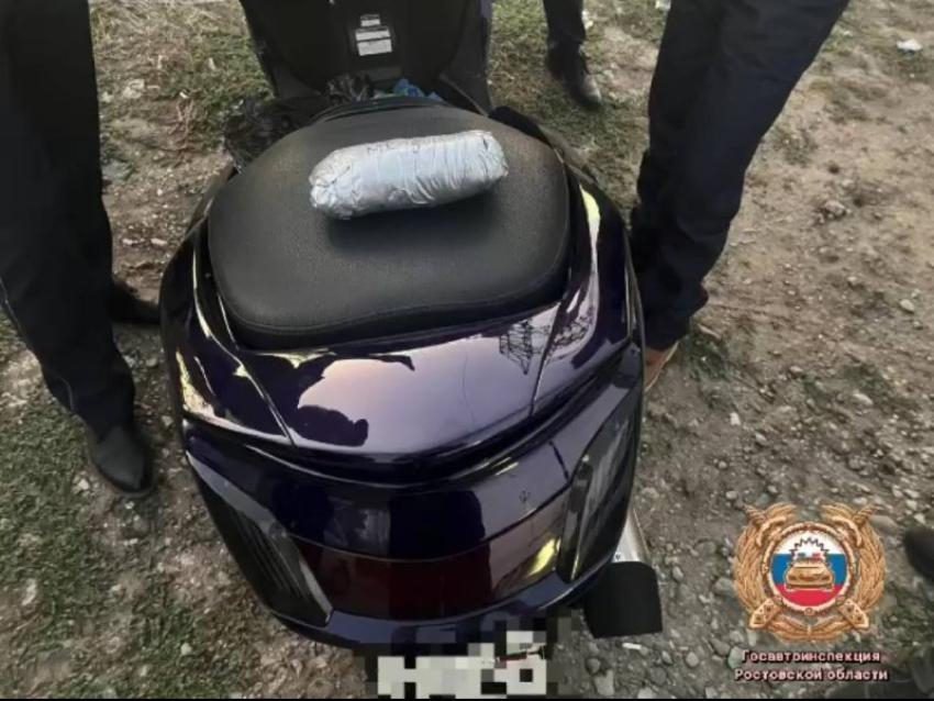 Полкило мефедрона нашли в багажнике у мотоциклиста под Ростовом
