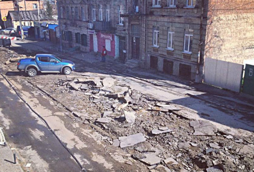 Любимая улица «как после бомбежки» возмутила жителей Ростова: «туристы офигеют"